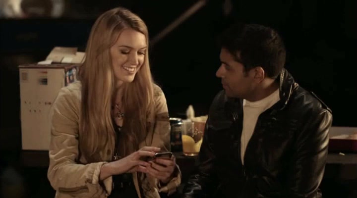 Грязь останется на ваших руках. Статусы про любопытных людей. Отец королевы виктории. Кидая грязь в человека помни. Марша томасон и эдди мерфи.